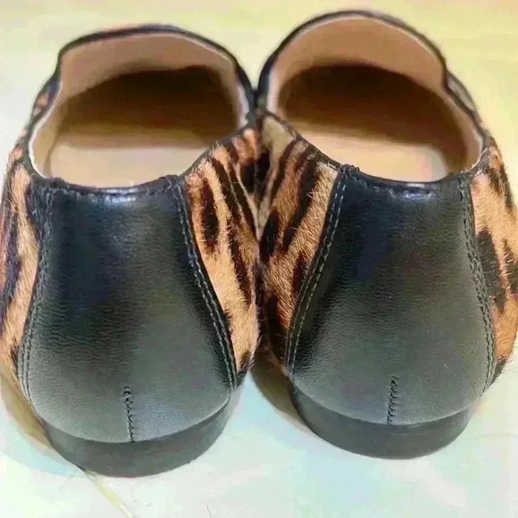 TALBOTS LEOPARD FLATS size 8 M - Picture 2 of 4